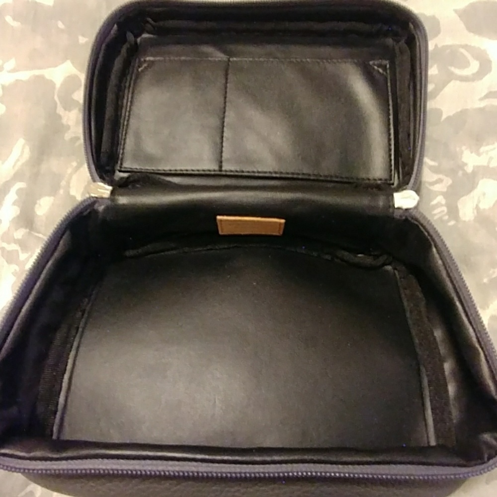 Leather make-up bag - Picture 3 of 4